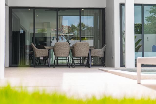 See 4 - 3BR Private Pool Villa 900 m Silver Beach by MO Estate