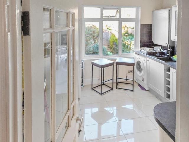 3-Bed Duplex Flat, Free WIFI & Great Transport Links