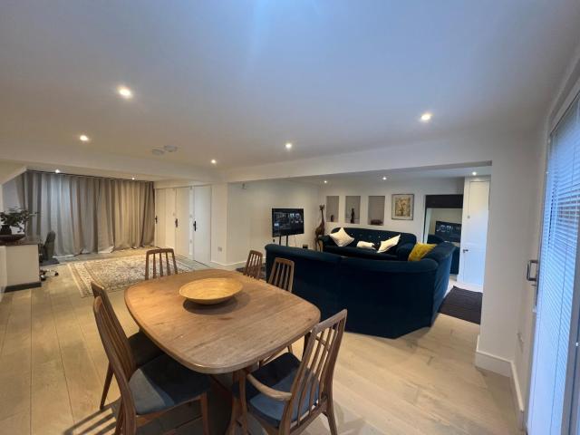 Pinestows Semi-Detached Guest House Private & Cozy Retreat