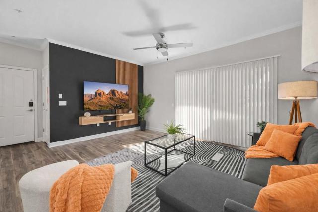 Luxury Scottsdale 2BR Escape EV Parking Pool Views & Pet-Friendly