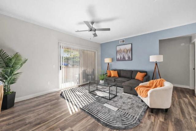 Luxury Scottsdale 2BR Escape EV Parking Pool Views & Pet-Friendly