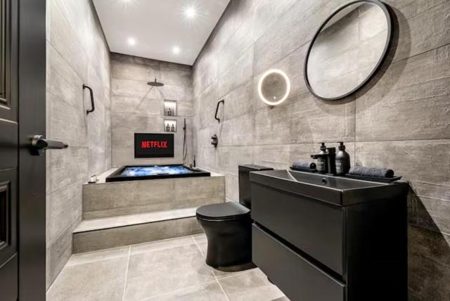 Near Transport - Hot tub - Fireplace - Sleeps 2