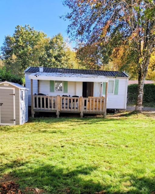 Mobilhome climatisé au bord du lac avec piscine