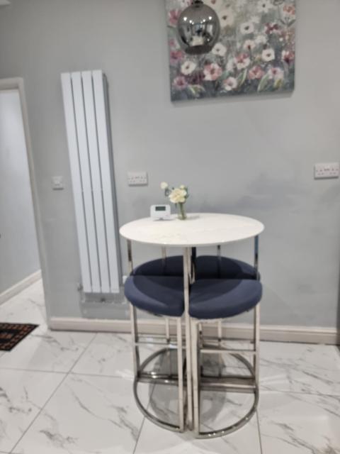 Newly Refurbished 2- Bed Stylish Home