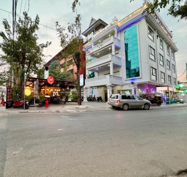 Nico’s Hotel and SkyBar