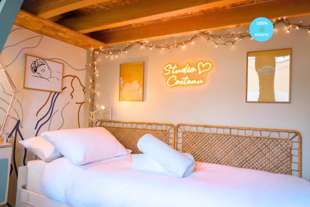 La chambre COCTEAU et votre salle de bain inclus