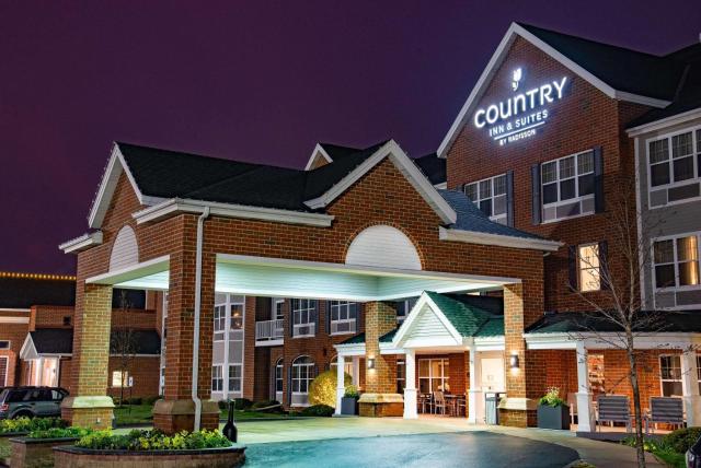 Country Inn & Suites by Radisson, Milwaukee West Brookfield , WI