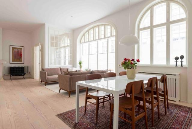 Top central - Private Luxury Suite - Art Gallery