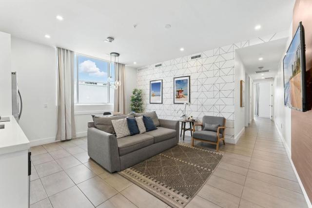 Modern 2BR Apt in South Beach Top Location