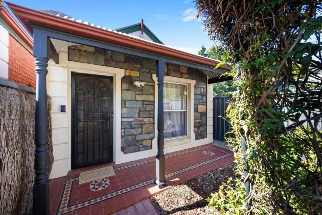 Thebarton Escape - Heritage Charm and Modern Comfort