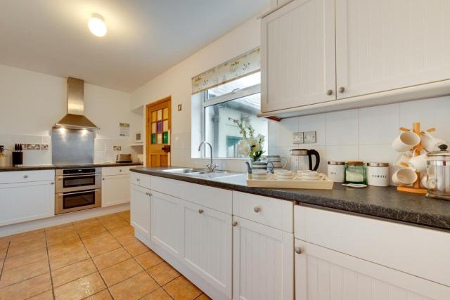 3 Bed in Nr Hartland oc-coas1