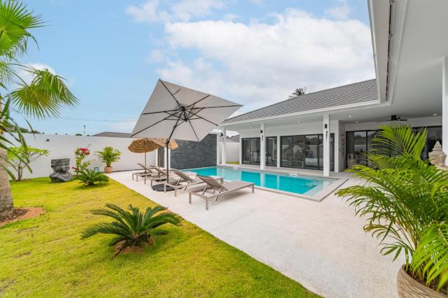 See 5 - 3BR Private Pool Villa 900 m Silver Beach by MO Estate