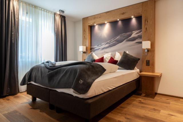 Andermatt, Gratis Parking, modern, Berge, Dorfkern