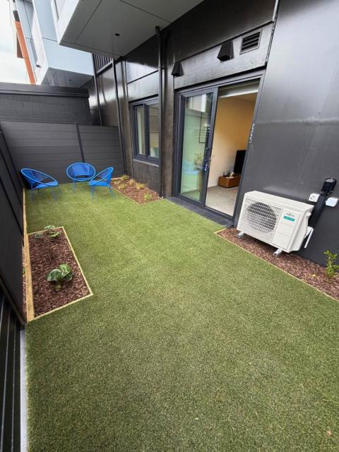 Central 1BR Apartment Steps From Te Kaha Stadium