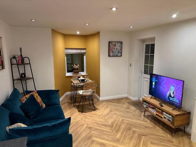 2-Bed Flat in West Didsbury Near Fletcher Moss