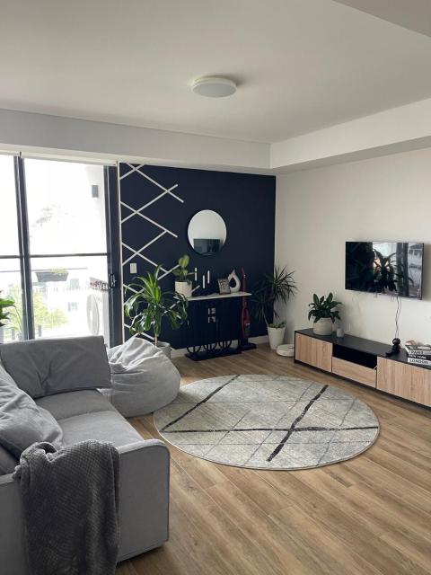 Modern one Bedroom split level apartment Airport