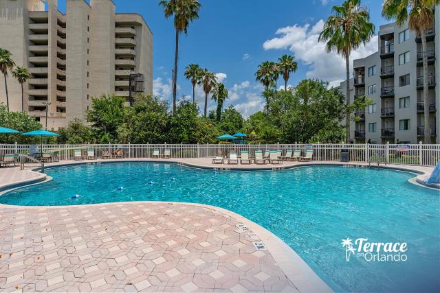 Relaxing 2 Bed 2 Bath Condo with Garden View Balcony 7 Min to Universal