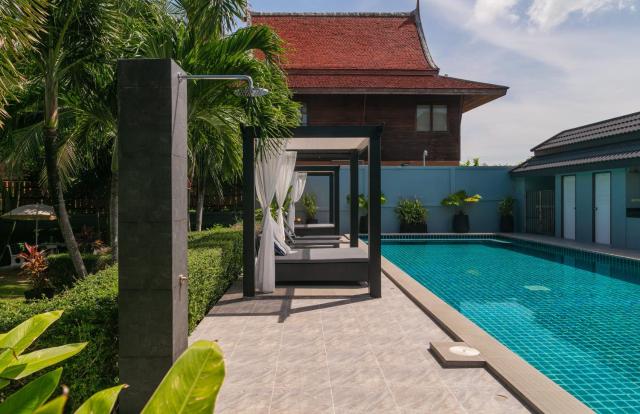 Greenleaf Estate - Gated Villas with large shared pool, Nai harn beach