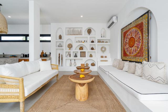 Villa Sukha - Spacious 3BR Villa with Private Pool & Rooftop in Tumbak Bayuh