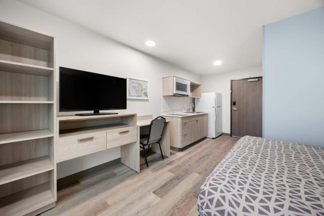 WoodSpring Suites Medford near I-5