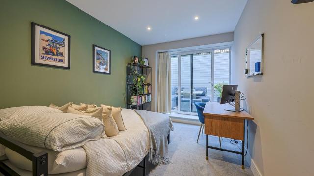 Relaxing 2-Bed Apartment near Tooting Bec Balham - Pass the Keys