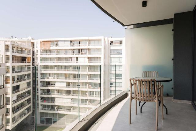 Las Condes 2BR Apt Pool & Views for 5