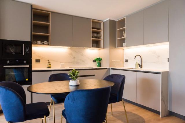 Las Condes 2BR Apt Pool & Views for 5