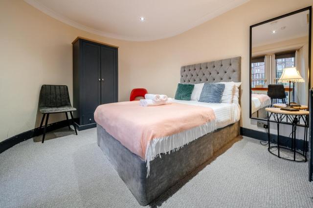 Percys Place Sleep 10, 15 Minute to centre Free Parking