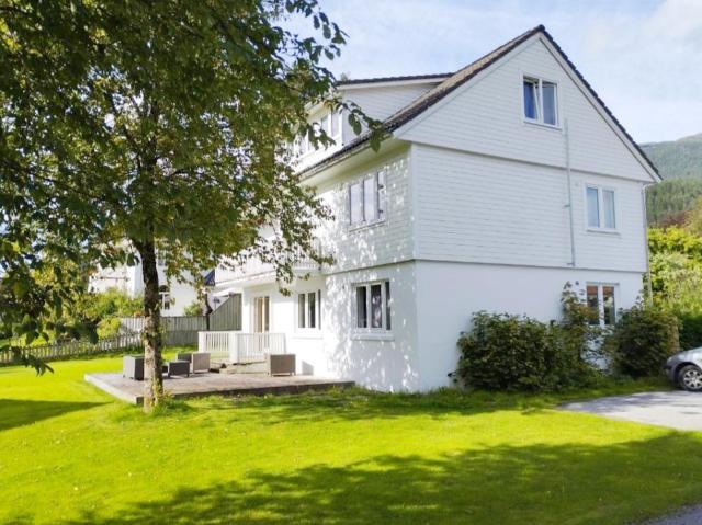 Women Only - Guestroom in centre of Førde town
