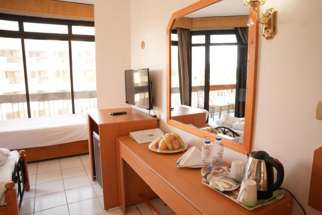 Gaddis Hotel, Suites and Apartments