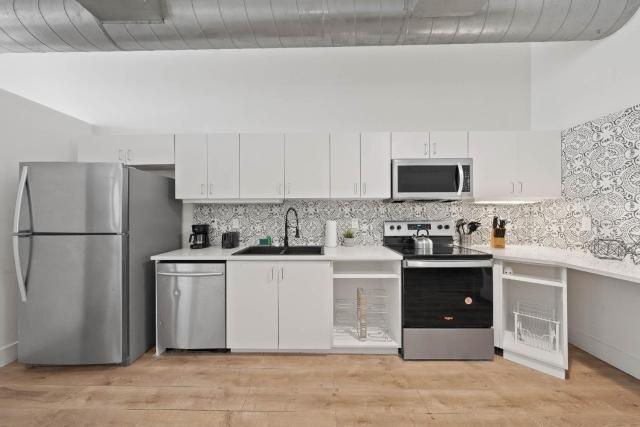 Woolworth Loft - Gaslamp 4BR Downtown Pad with Tub
