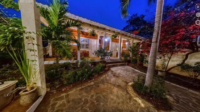 Romantic Beachfront Casita w Pool - AC - Sleeps 4