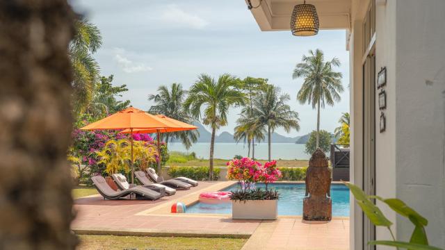Villa 7 - Waterfront, Pool, Jacuzzi, Sauna & Gym by WOW Holiday Homes