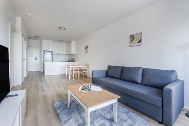 Modern Nomads Prime CBD 2BR Above Emporium Mall by Melb Central