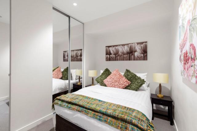 Chic & Cozy 2BR Apartment Close to Vic Market