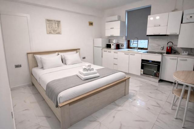Modern Studio Apartment - Comfortable & Center