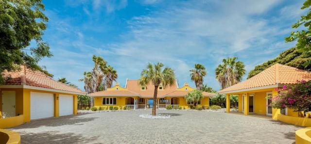 Villa Kas ku Playa 55 - Coral Estate