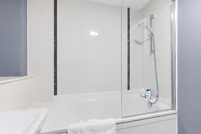 Modern City Centre Apartment • The Hub • Balcony • Free Parking • Fast Wifi • Yoko Property
