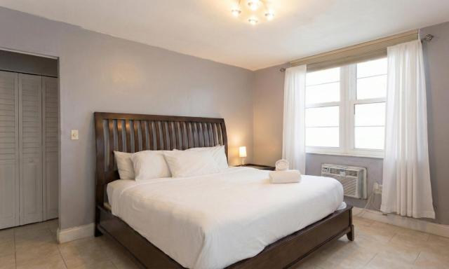 South Beach One Bedroom Condo with Parking Spot