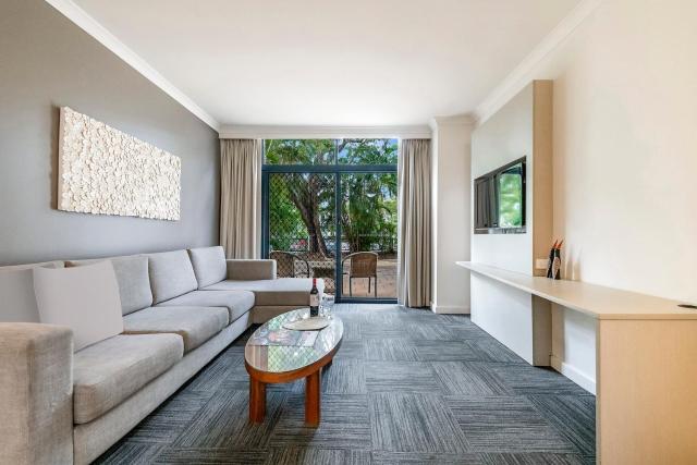 Harbourside Pool Escape with Leafy Alfresco Patio