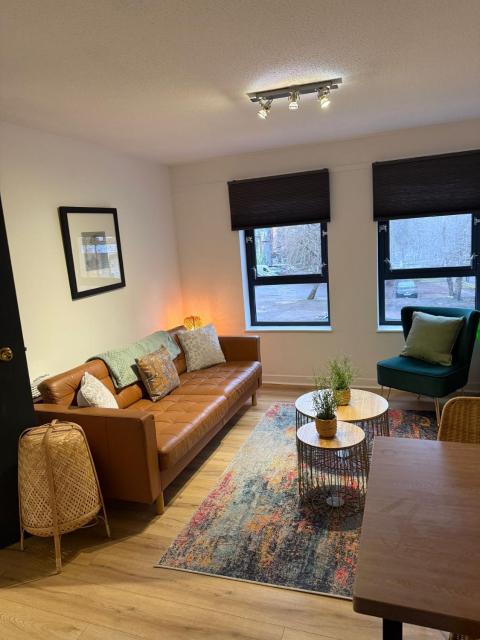 2BR Sleeps 4 Albion Gate Glasgow City Centre with Parking