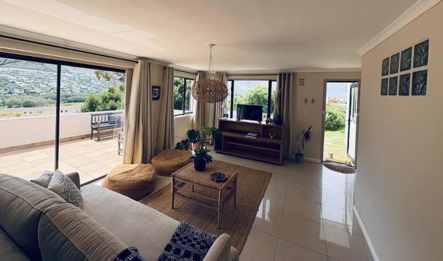 Central & secure, with mountain & ocean views