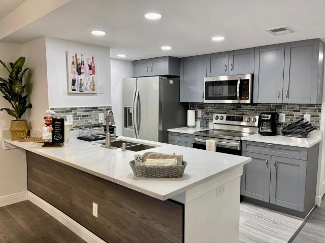Superior 3BR Condo Apartment Near Disney Attractions