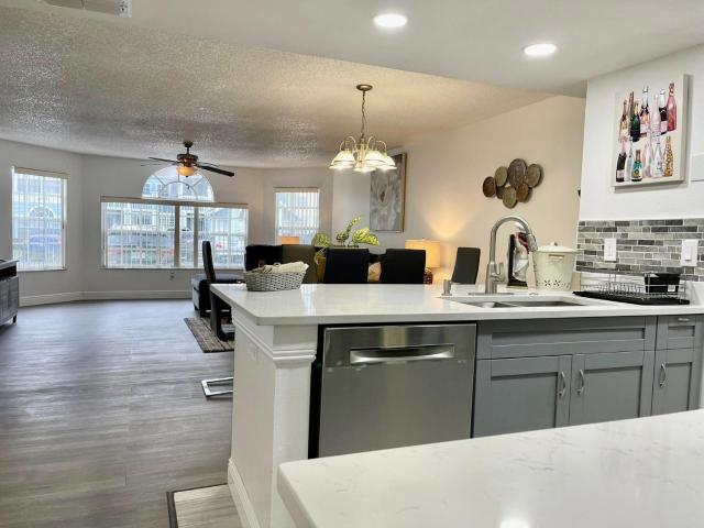 Superior 3BR Condo Apartment Near Disney Attractions