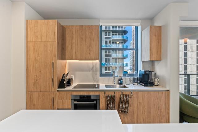 Elegant Condo at Crosby Miami Worldcenter W Rooftop Pool & Fitness Center