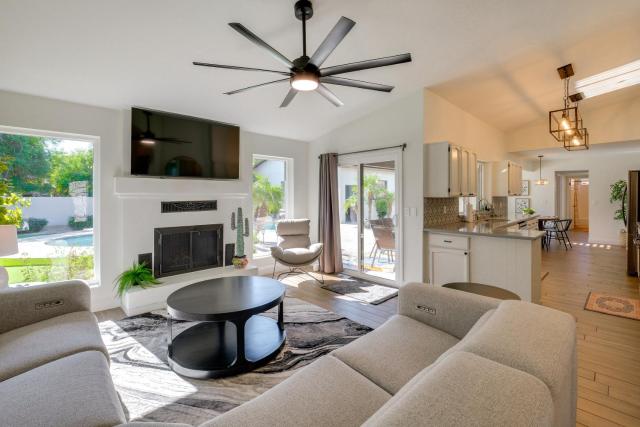 Heated Pool, Game Room: Family Home in Tempe!