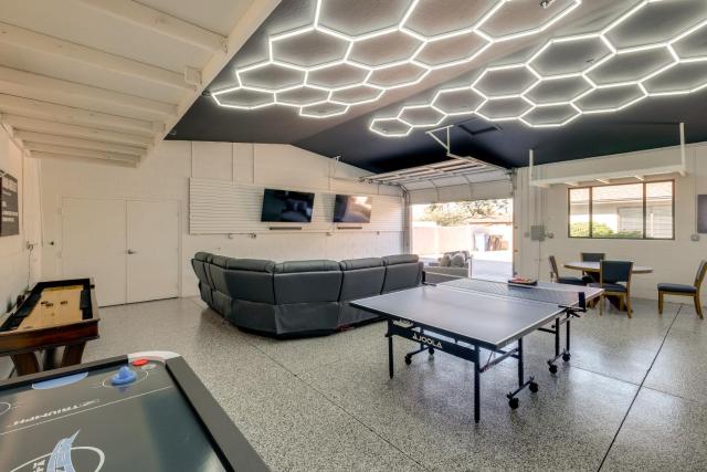 Heated Pool, Game Room: Family Home in Tempe!