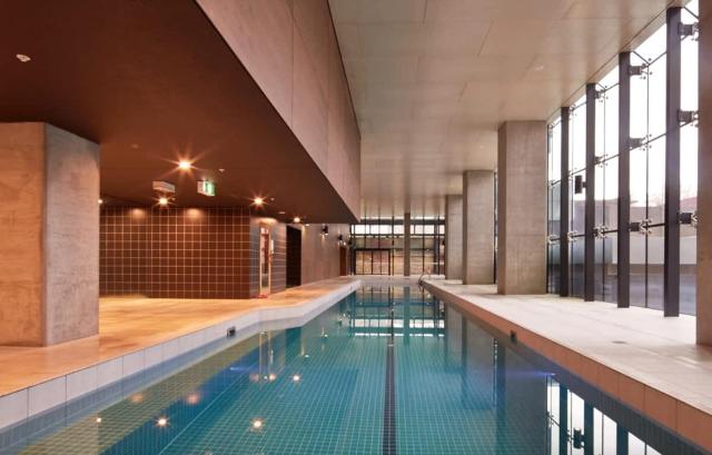 Spacious 2B2B - City Central Gym Pool Spencer St