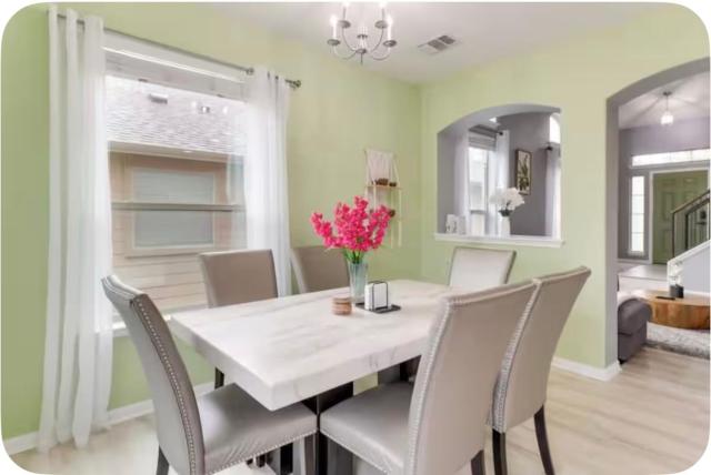 Modern 4BR Retreat, Fast WiFi, Parking, Less than 15 mins from Austin
