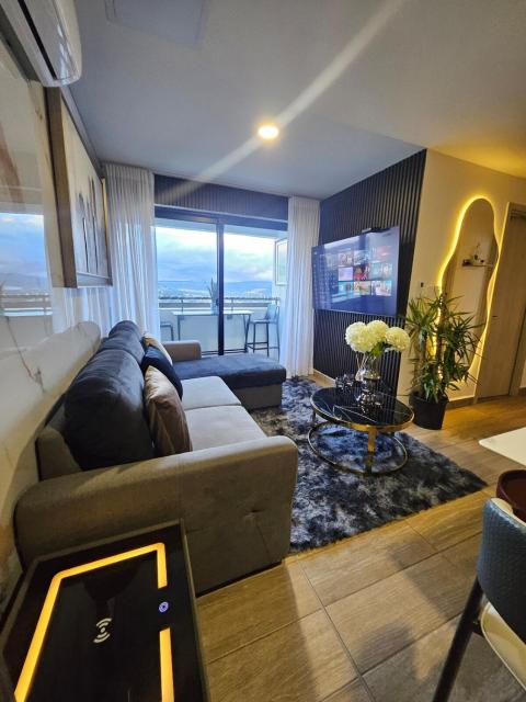 Executive Apartment Level 22 with Luxury View No extra taxes or fees